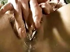 Cô giáo thủ dâm trên giường của mình sex les jav