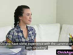 MẸ hấp phim sex les tap the cơ thể mang lại niềm vui cho cô ấy âm đạo
