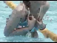 Nhiều cô gái trong phim sex les online phòng tắm