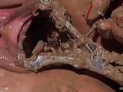 Chân phim sex less bian